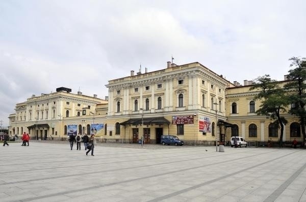 Senator Klich na placu im. Jana Nowaka-Jeziorańskiego proponuje ustawienie pomników Władysława Bartoszewskiego i Jana Nowaka-Jeziorańskiego. Jednak w tym miejscu planowany jest ju. inny pomnik