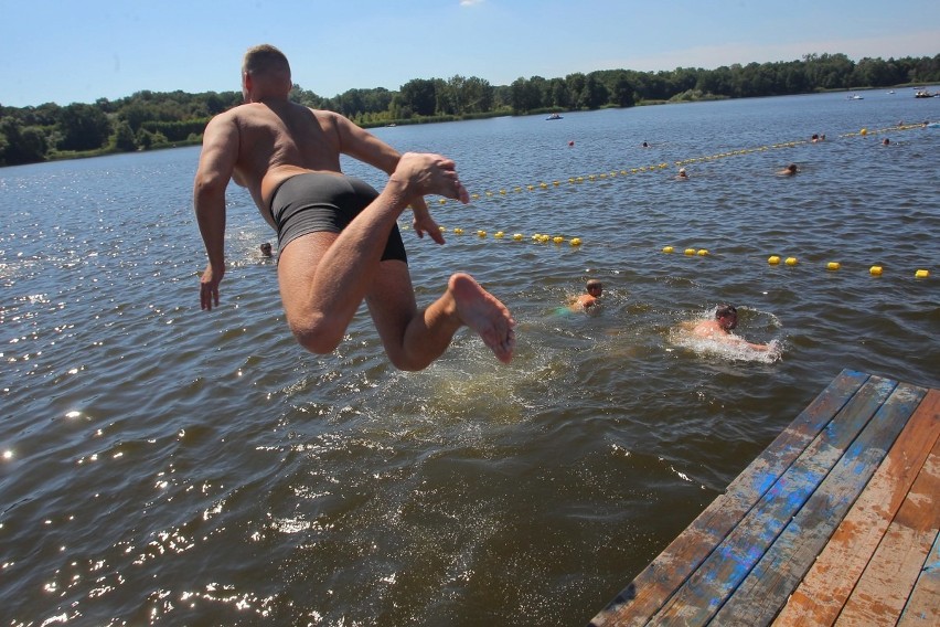 Rusałka: Tłumy poznaniaków wypoczywają nad jeziorem