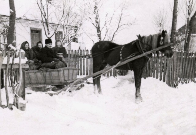 Prezentujemy unikatowe zdjęcia zimy w Skalbmierzu na unikatowych zdjęciach sprzed kilkudziesięciu lat. Fotografie udostępnił Urząd Miasta i Gminy.Więcej na kolejnych slajdach>>>