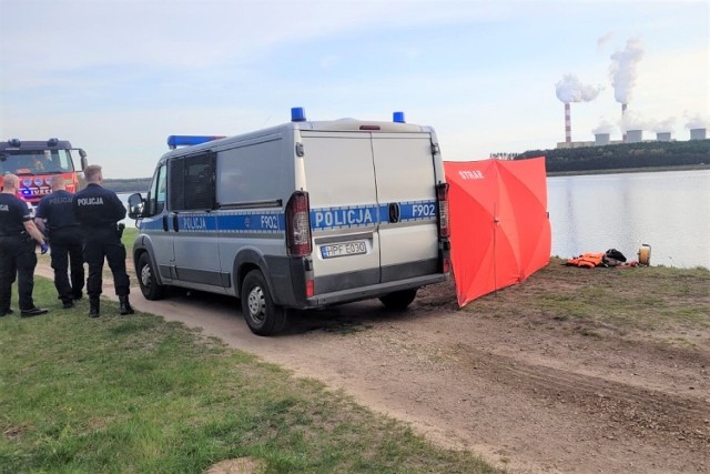 Tragedia rozegrała się wczoraj około godziny 17. W zbiorniku wodnym Słoku koło Bełchatowa topiły się dwie osoby - 36-letni mężczyzna i 46-letnia kobieta. Mężczyzny nie udało się uratować.