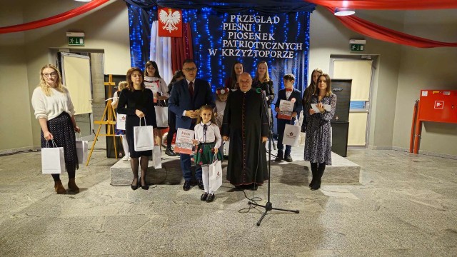 W Zamku Krzyżtopór w Ujeździe odbył się Przegląd Pieśni i Piosenek Patriotycznych