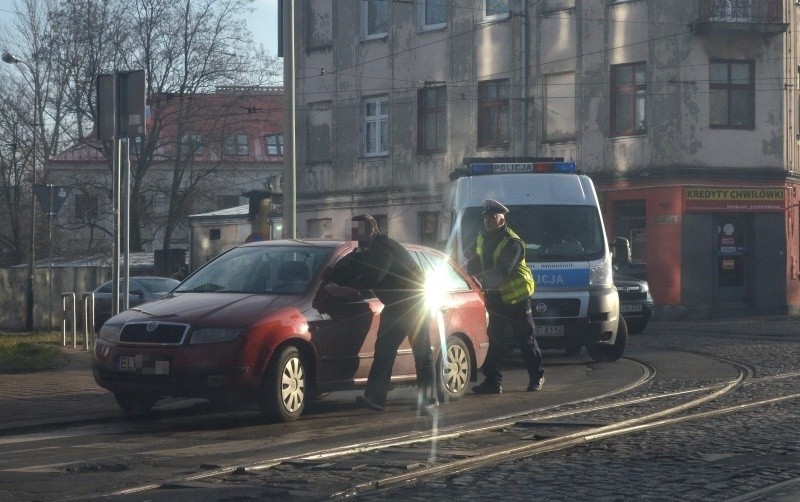 Groźny wypadek na skrzyżowaniu ulic Rzgowskiej i Dąbrowskiego [zdjęcia]