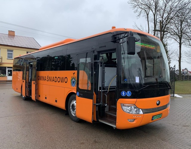 Taki zeroemisyjny autobus szkolny model ICE12, jaki ma już gmina Śniadowo, wkrótce dojedzie także do Jawornika Polskiego.