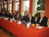 Inaguracyjna sesja rady powiatu bielskiego przerwana. Radni SLD i PiS zbojktowali obrady.