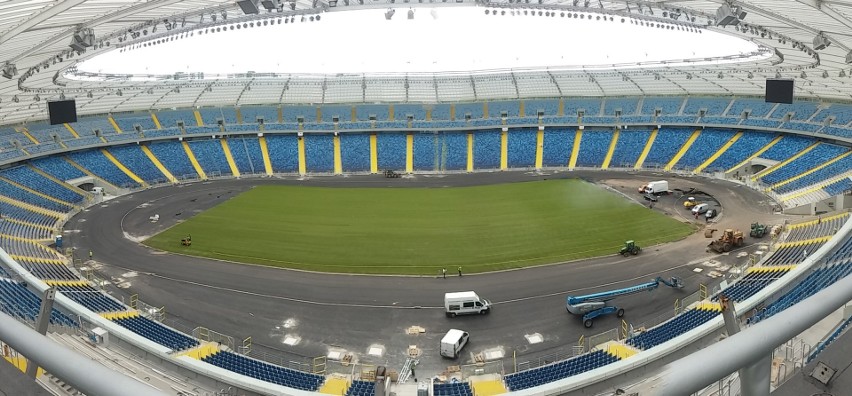 Stadion Śląski w końcu ma nową murawę. Na pierwszy mecz...