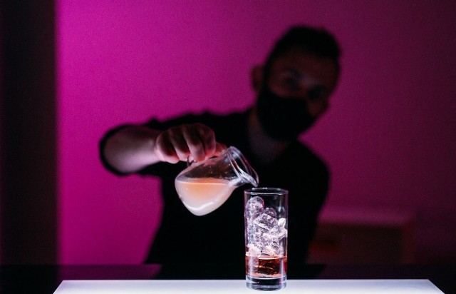 Mateusz Piszczela laureatem akcji Mistrzowie Smaku w kategorii Barman Roku. Na kolejnych zdjęciach drinki w wykonaniu Mateusz Piszczeli