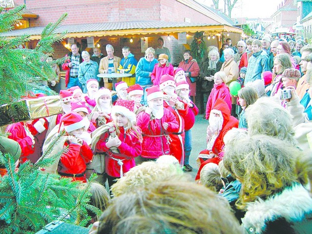 Największą radość ze świątecznych jarmarków mają zwykle dzieci.