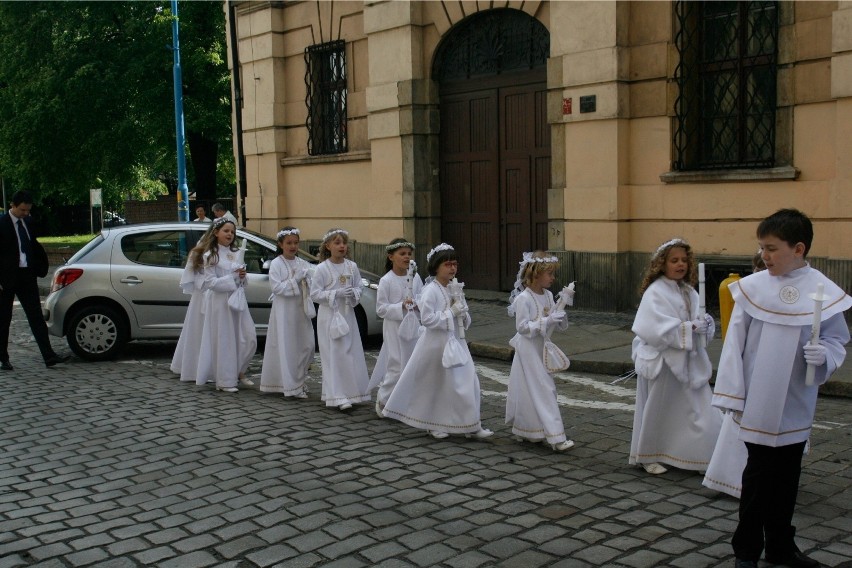 "Można dać 100 zł, ale co ludzie powiedzą? Bo o to tu...