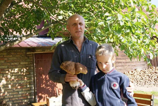 Rekordowy borowik znaleziony w lesie niedaleko miejscowości Kozińce.