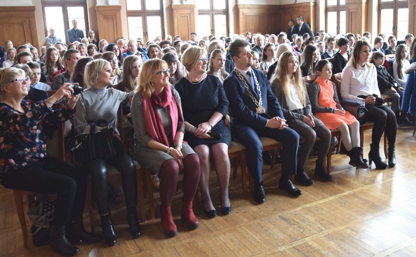 Stypendia burmistrza Malborka przyznane. 62 uczniów wyróżnionych za wyniki
