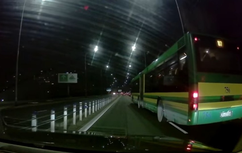 Kierowca autobusu w Szczecinie "szeryfował" na Sczanieckiej [WIDEO]