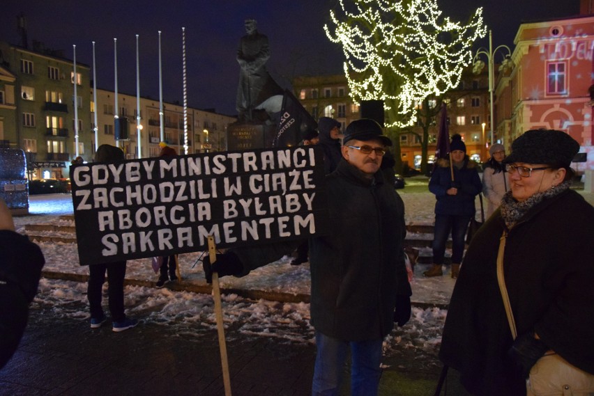 Protest  przeciwko zaostrzeniu prawa do aborcji w Częstochowie ZDJĘCIA