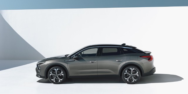Citroën powraca do segmentu D z innowacyjnym modelem – połączeniem sedana, kombi i SUV-a. To model C5 X. Ciekawe, jak na taką kombinację zareaguje rynek i klienci?Fot. Citroen