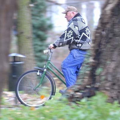 Stanisław Chmurzewski z Gubina często jeździ na rowerze i bardzo by się ucieszył, gdyby tras rowerowych w mieście było więcej