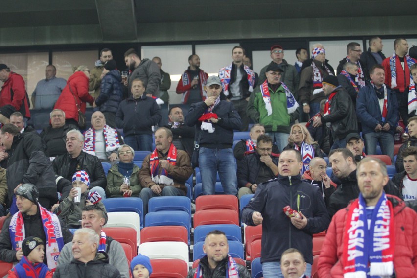 Górnik Zabrze - Śląsk Wrocław. Kibice odśpiewali hymn ZDJĘCIA KIBICÓW