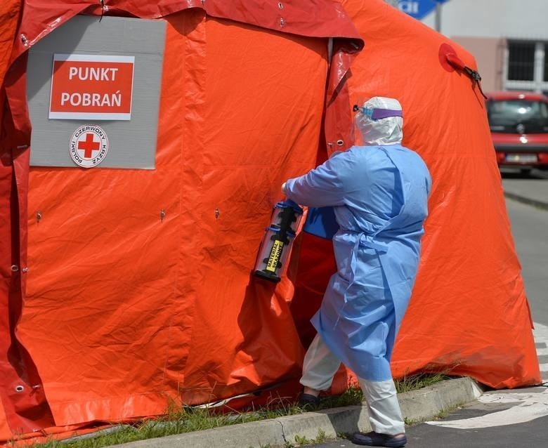 Od początku pandemii w Polsce zanotowano 157.608 zakażeń...