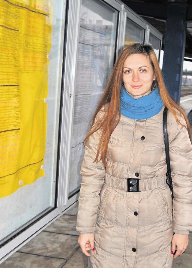 Irina Błażewicz z Trzebini prawie codziennie jeździ do Krakowa. Martwi się, że teraz pociągi pojadą dłużej o ok. 10 minut. To du