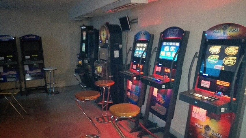 Policjanci zabezpieczyli 15 nielegalnych automatów do gry