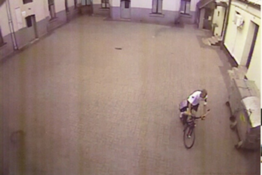Ukradł rower na Piotrkowskiej. Policja udostępniła zdjęcie złodzieja