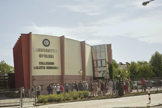 15 lipca 2020 r. oficjalnie Państwowa Medyczna Wyższa Szkoła Zawodowa w Opolu została połączona z Uniwersytetem Opolskim. Na budynku byłej PMWSZ odsłonięto uroczysty napis.