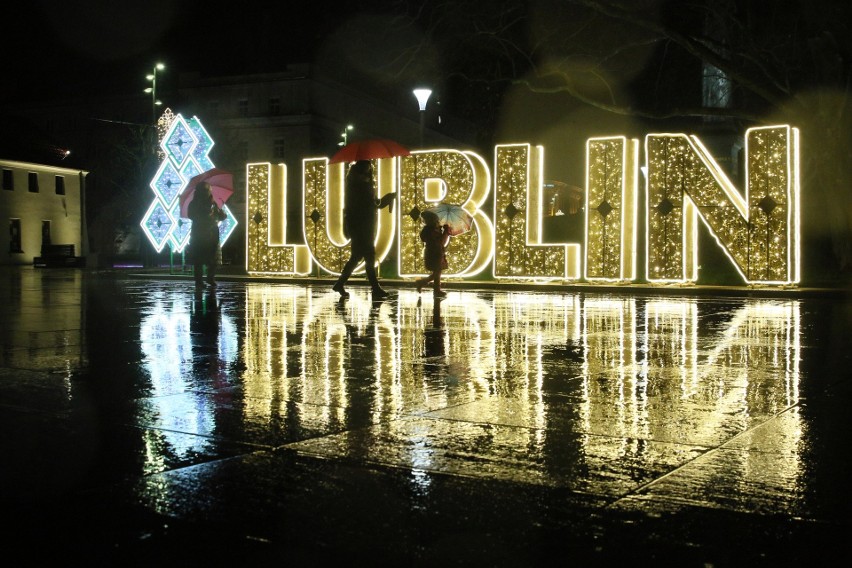 Deszczowa Wigilia, jesienne Boże Narodzenie. Zobacz fotorelację ze świątecznego spaceru w Lublinie