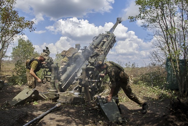 Rosjanie kontynuują ofensywę w Donbasie. Ukraińcy starają się jednak powstrzymywać ataki agresora