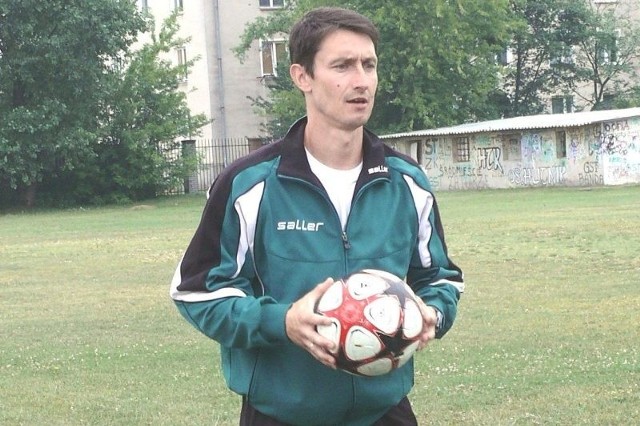 Trener Stali Stalowa Wola, Mirosław Kalita, ma pozwolenie od prezesów piłkarskiej spółki, by ściągnąć na testy jeszcze jednego nowego zawodnika.