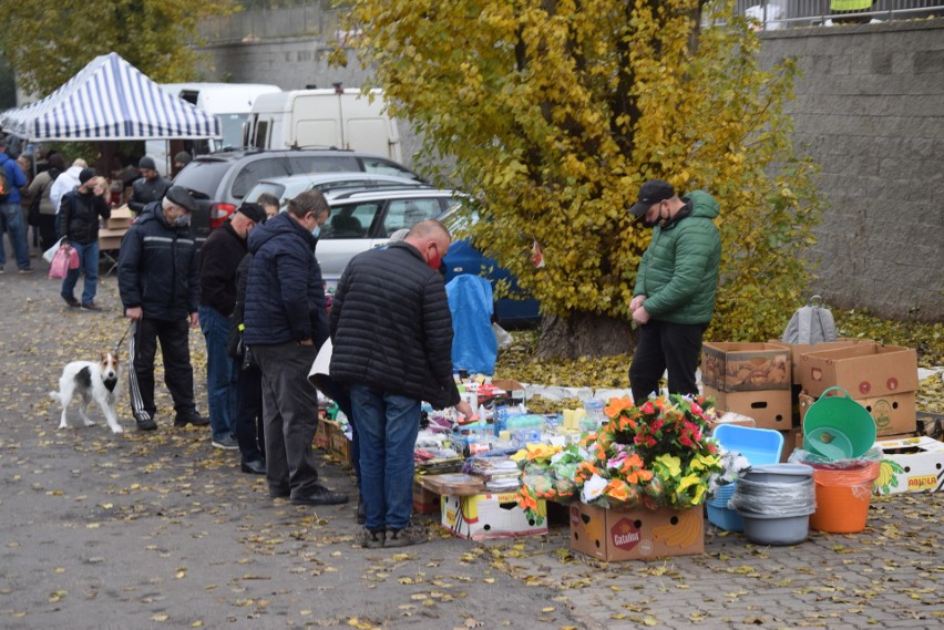 Białystok. Giełda staroci przed klubem Krąg. Zobacz, co...