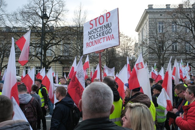 Ok. 10 tys. osób protestowało w Warszawie według danych stołecznego ratusza