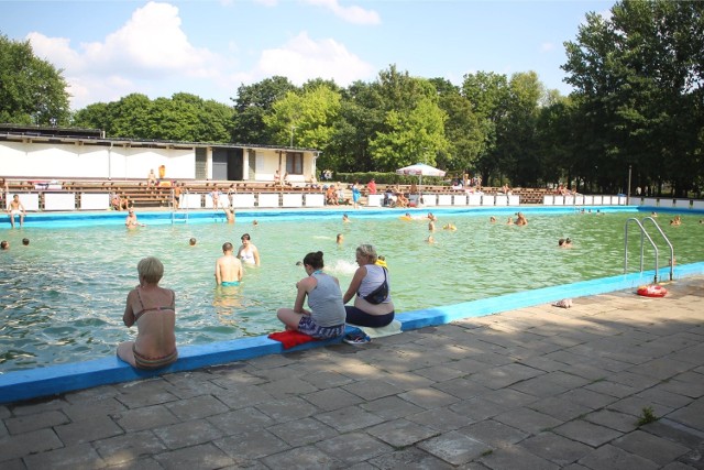 Wyjątkiem jest pływalnia letnia w Parku Kasprowicza, która będzie otwarta jeszcze 1 września