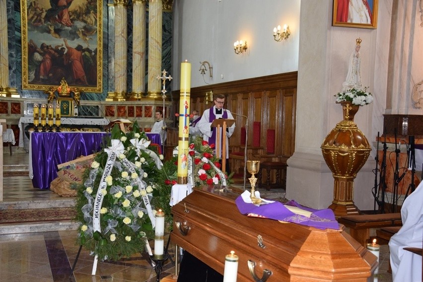 Pogrzeb ks. Mariusza Muchy. Duchowny zmarł w środę, 17...