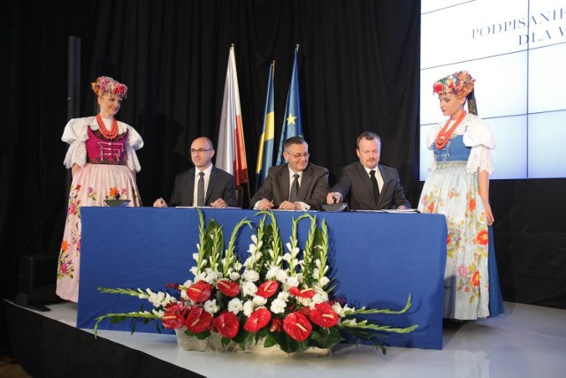 Wojwództwo śląskie jest pierwszym regionem, który podpisał kontrakt