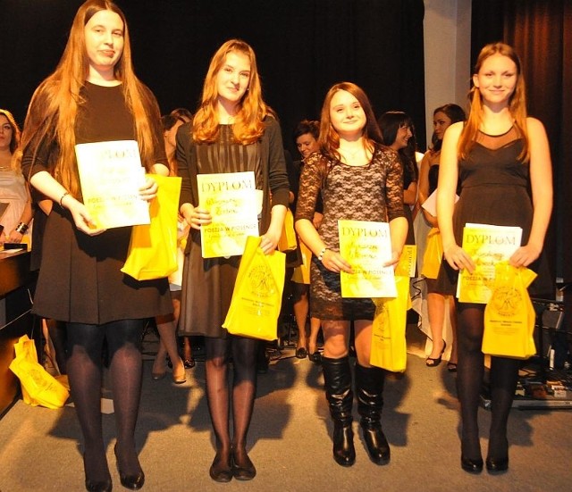 Zwyciężczynie konkursu (od prawej): Karolina Mirecka, Agnieszka Werens, Weronika Zieleń i Olga Kosiarz.