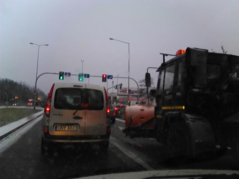 W wielkim korku stoi się na Legnickiej i Lotniczej