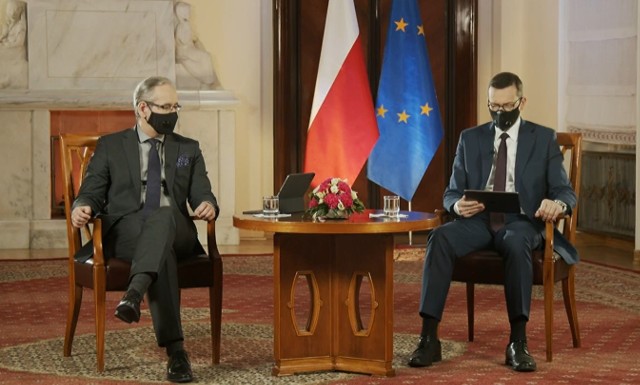 W środę, 4 listopada, wieczorem na Facebooku odbyła się sesja pytań i odpowiedzi. Wystąpili w niej premier Mateusz Morawiecki i minister zdrowia Adam Niedzielski