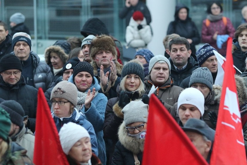 Protest w Kielcach przeciwko rządowi: -  To już przechodzi wszelkie granice