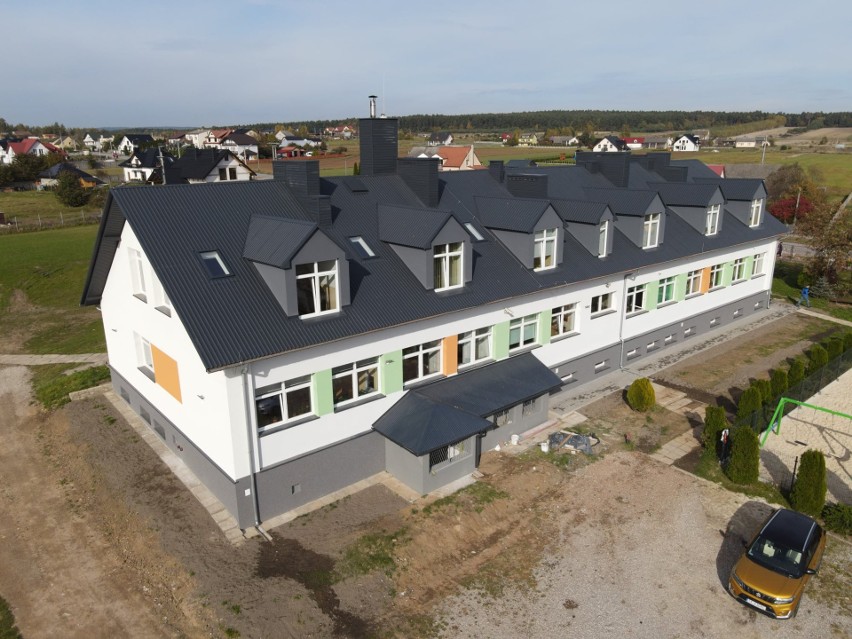 Szkoła podstawowa w Brzechowie, w gminie Daleszyce zyskuje nowy blask. Zobaczcie zdjęcia