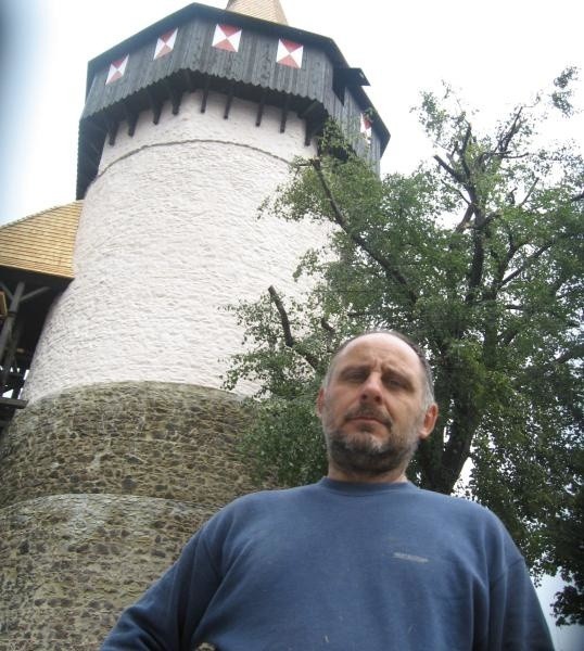 Remont wieży trwał ponad pół roku. Miasto zapłaciło za niego 650 tys. zł. Na zdjęciu Waldemar Majewski, wykonawca prac.