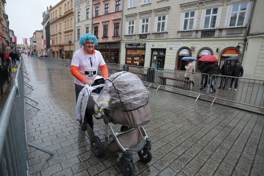 Cracovia Maraton 2017. Bieg na szpilkach [ZDJĘCIA]