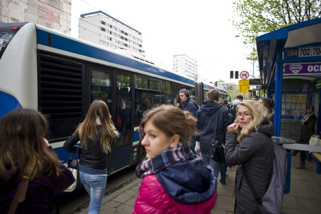 Pasażerowie jadący z Bronowic do centrum nie mogą korzystać z tramwajów