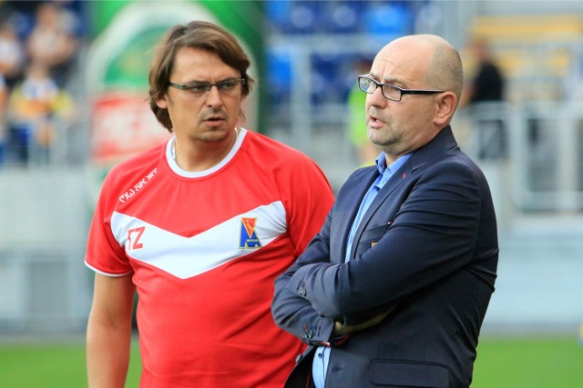 Nowy trener Motoru, Tomasz Złomańczuk (po lewej) i Dominik Nowak, były trener klubu.