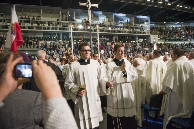 Urodziny Radia Maryja ściągają do Torunia tłumy wiernych