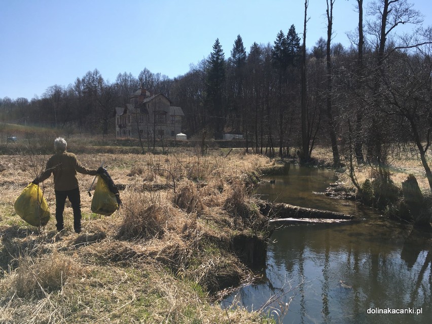 Wielkie sprzątanie w Wiązownicy-Kolonii. Oczyszczono teren wokół rzeki Kacanki (ZDJĘCIA)