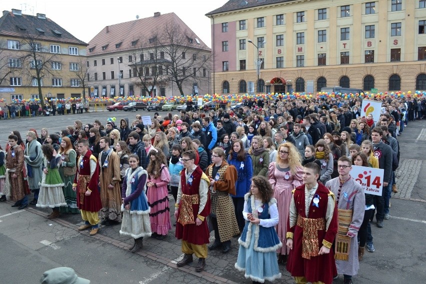 Studniówka 2014. Polonez Maturzystów w Zabrzu