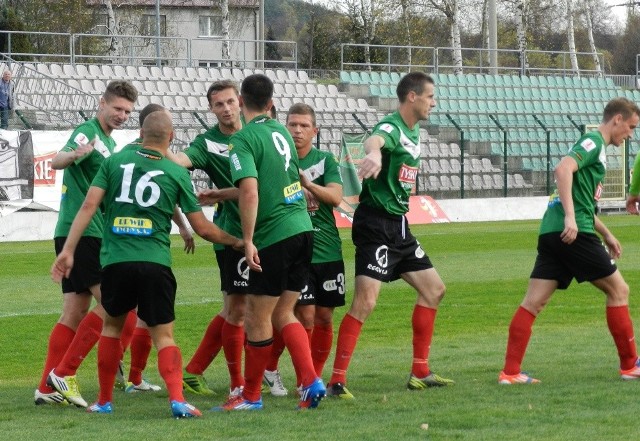 GKS Tychy pokonał GKS Katowice 3:1, mimo że kończył mecz w "10"