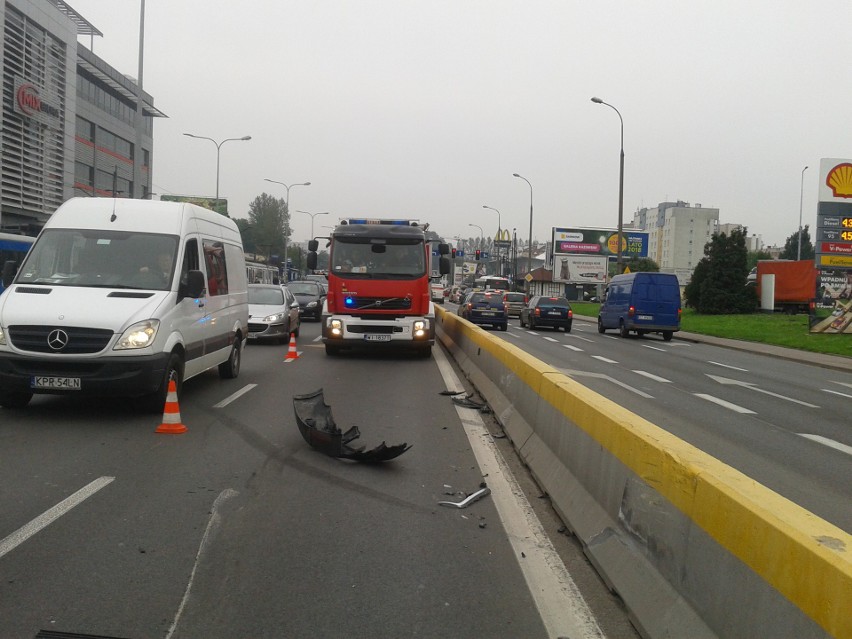 Wypadek na Wielickiej w Krakowie. Apel policji [ZDJĘCIA INTERNAUTY]