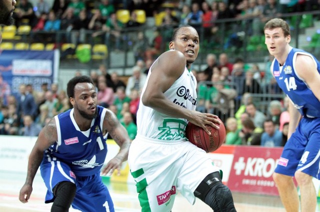 Stelmet Zielona Góra - Jezioro Tarnobrzeg 71:65. Z piłką Russell Robinson Stelmet Zielona Góra