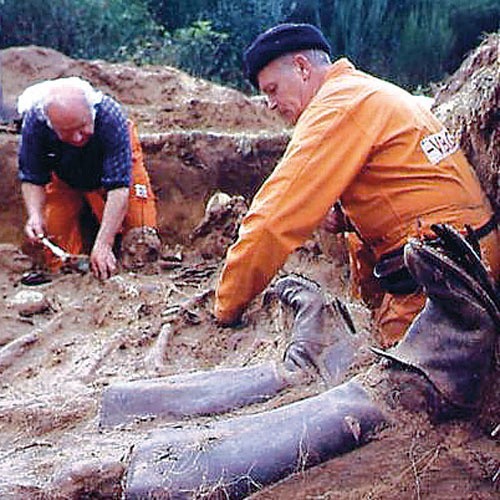 Ekshumacja w Stonowicach prowadzona przez szczecińską grupę &#8222;Pomorze&#8221; i niemiecki VDK.