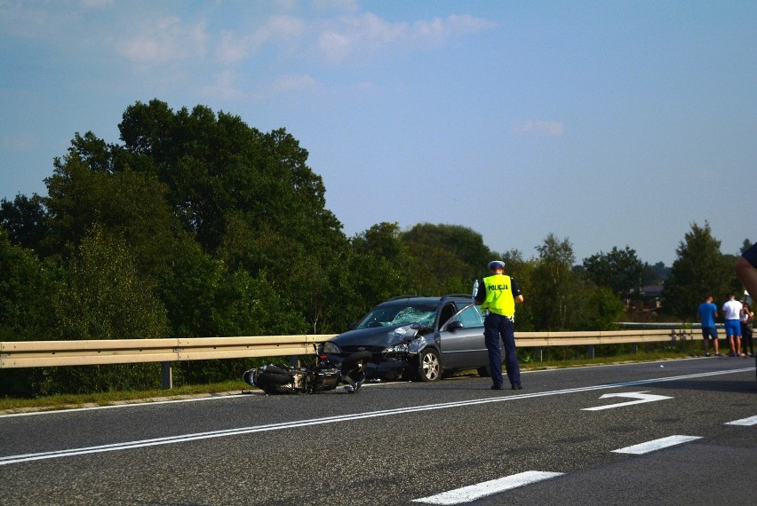 Wypadek w miejscowości Brody w powiecie starachowickim. Nie żyje motorowerzysta