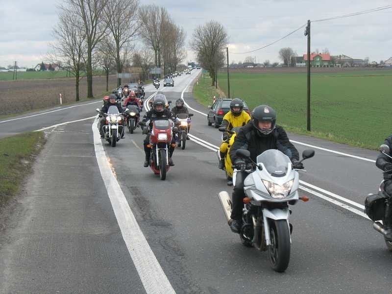 Motocykliści w Głuchowie
